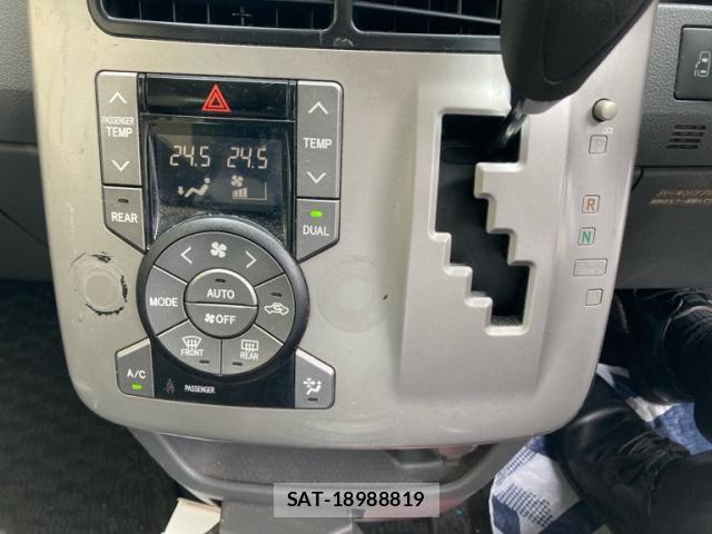Toyota NOAH 2009-10 8219842-17