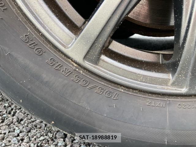 Toyota NOAH 2009-10 8219842-5