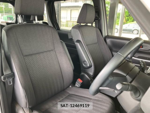Toyota NOAH 2023-01 8219867-11
