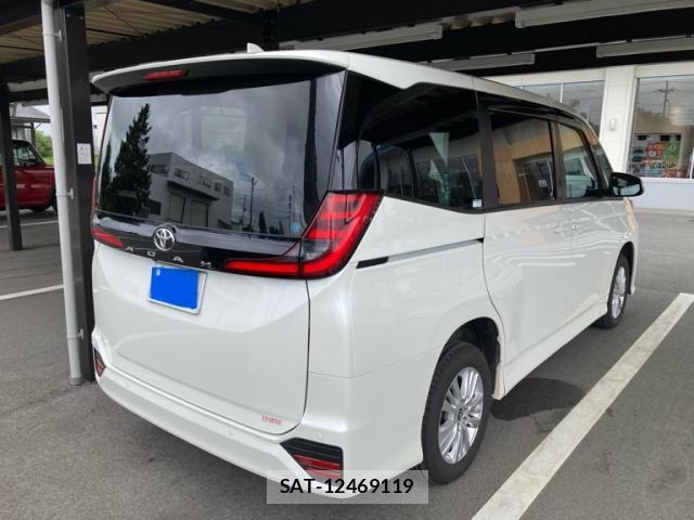 Toyota NOAH 2023-01 8219867-12