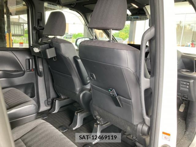 Toyota NOAH 2023-01 8219867-15