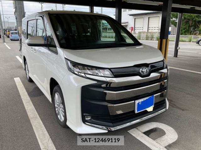 Toyota NOAH 2023-01 8219867-2