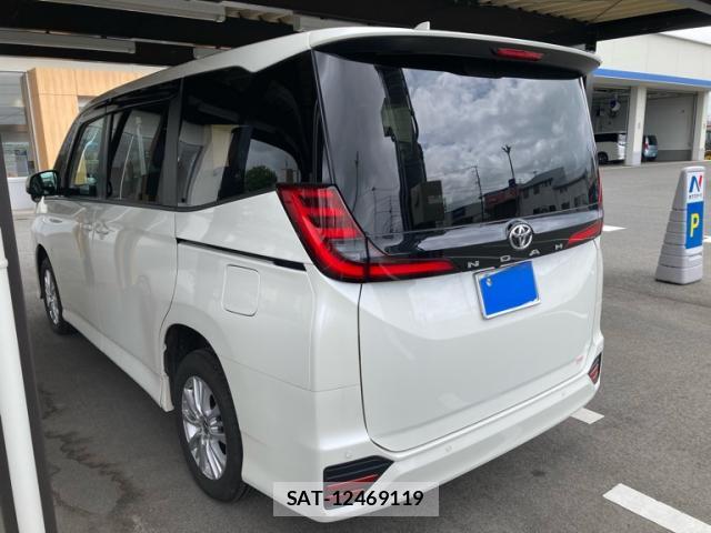 Toyota NOAH 2023-01 8219867-3