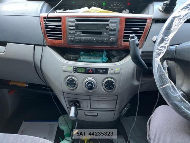 Toyota NOAH 2002-06 8220024-18