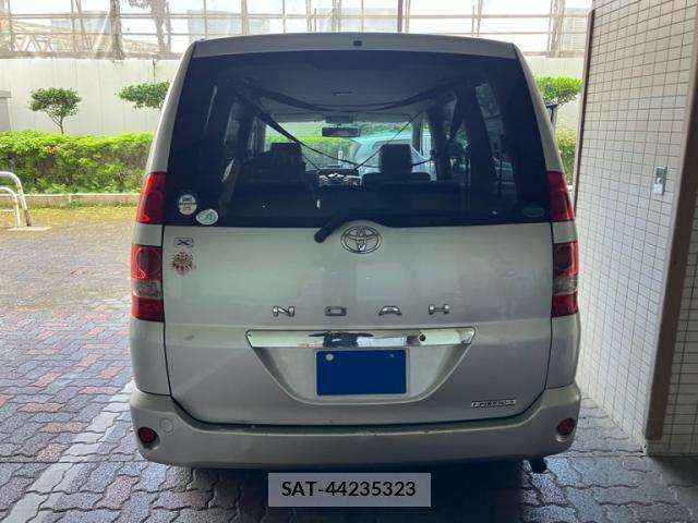 Toyota NOAH 2002-06 8220024-5