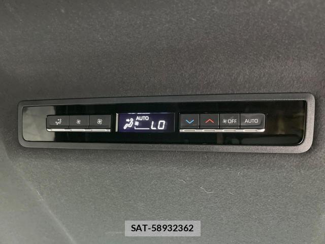 Toyota NOAH 2023-08 8220325-6