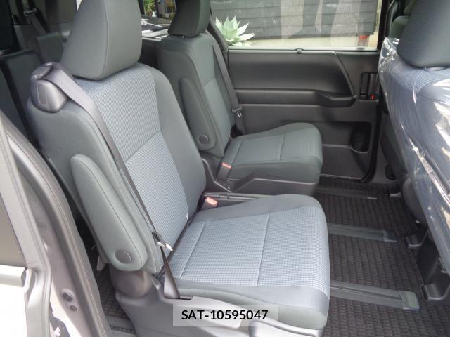 Toyota NOAH 2026-05 8220519-4