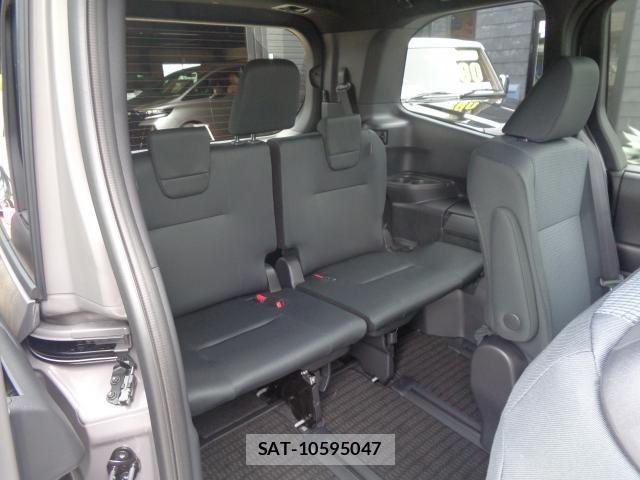Toyota NOAH 2026-05 8220519-6