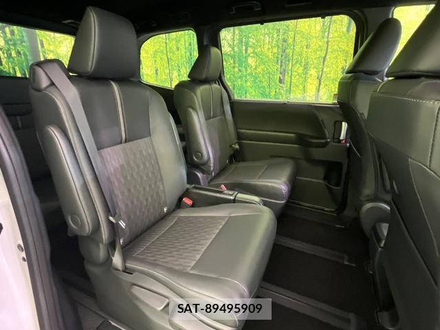 Toyota NOAH 2025-02 8220632-8