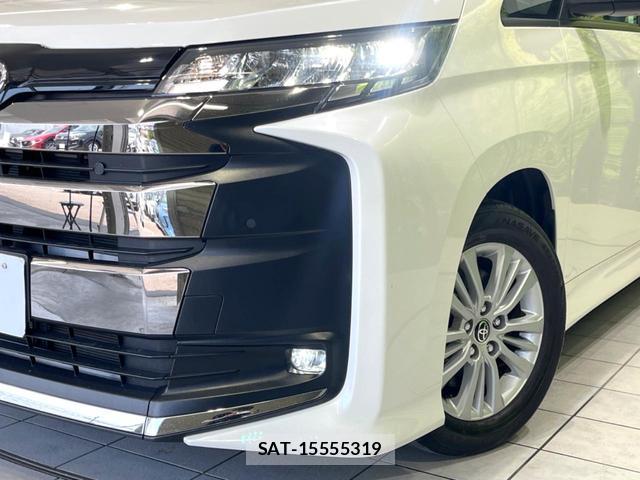 Toyota NOAH 2023-07 8220861-12