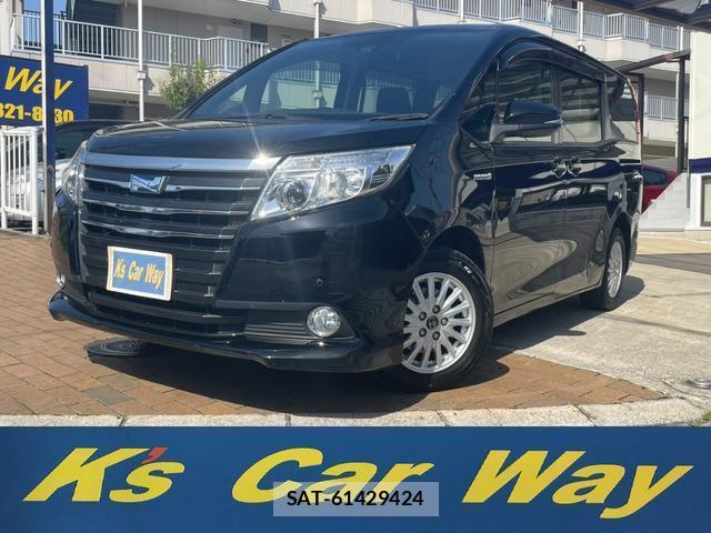 Toyota NOAH 2016-10 8221389-0