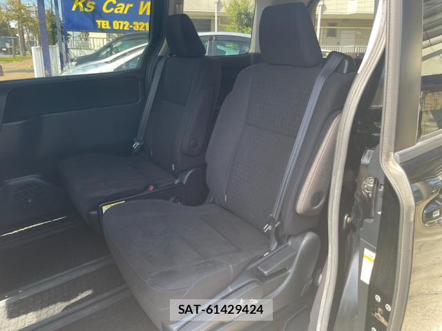 Toyota NOAH 2016-10 8221389-11