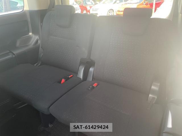 Toyota NOAH 2016-10 8221389-12