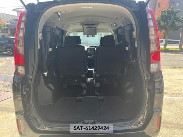Toyota NOAH 2016-10 8221389-14