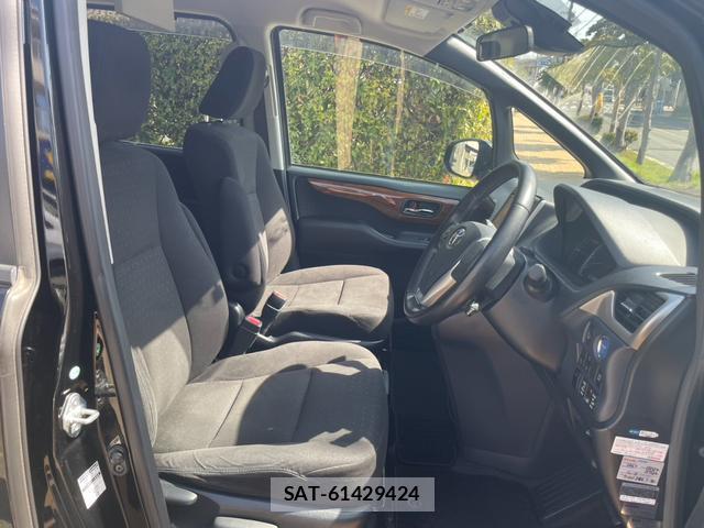 Toyota NOAH 2016-10 8221389-15