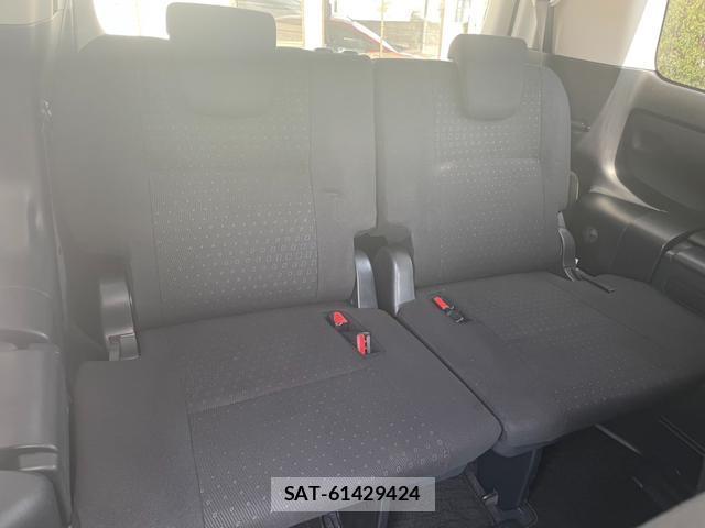Toyota NOAH 2016-10 8221389-17