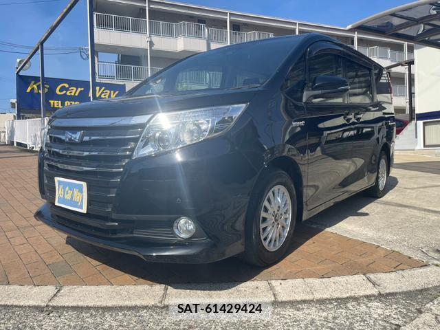 Toyota NOAH 2016-10 8221389-19