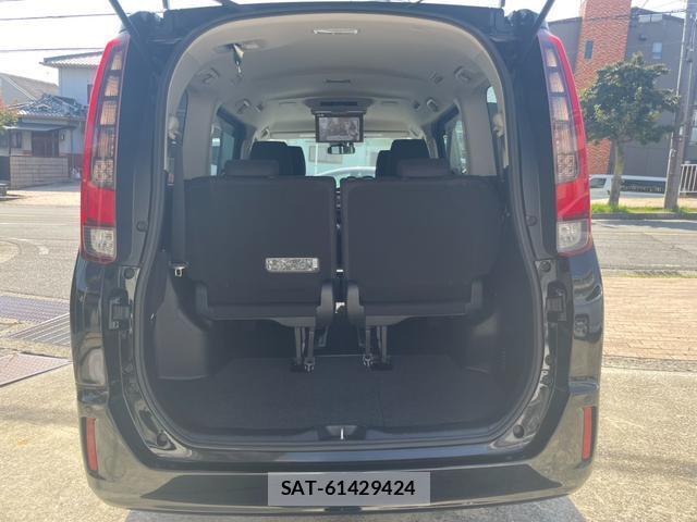 Toyota NOAH 2016-10 8221389-8
