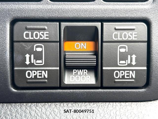 Toyota NOAH 2020-03 8221572-3