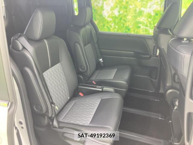 Toyota NOAH 2026-03 8221671-4