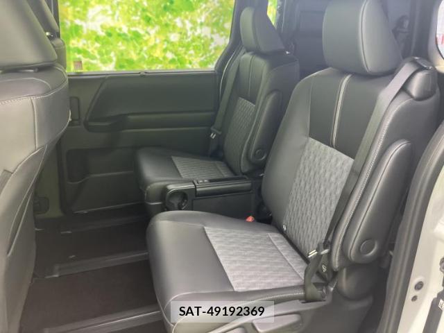 Toyota NOAH 2026-03 8221671-7