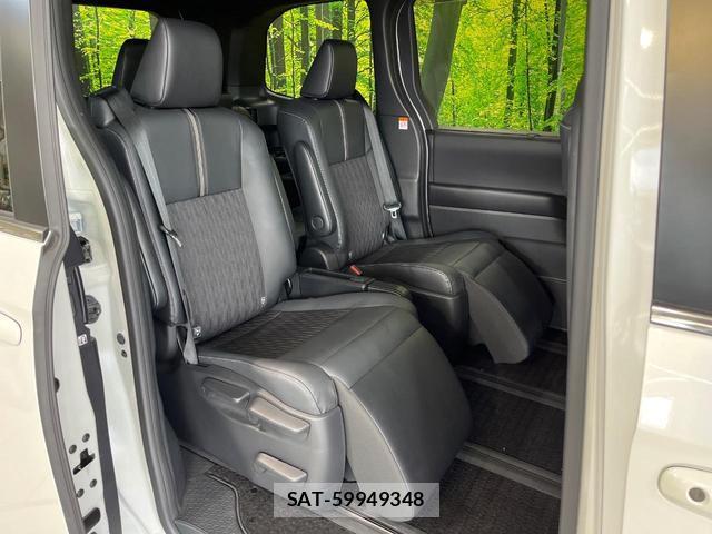 Toyota NOAH 2022-11 8221691-8