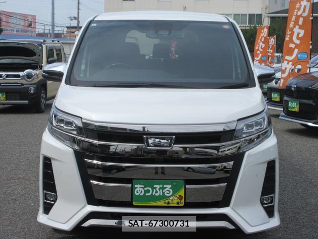Toyota NOAH 2021-01 8221738-1