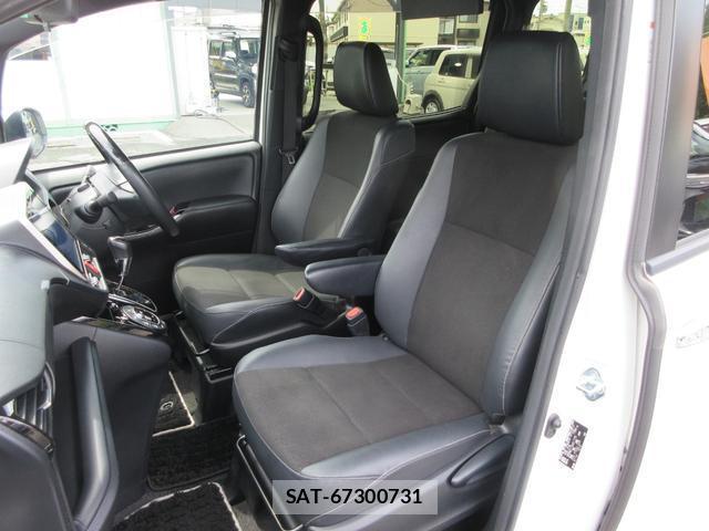 Toyota NOAH 2021-01 8221738-12