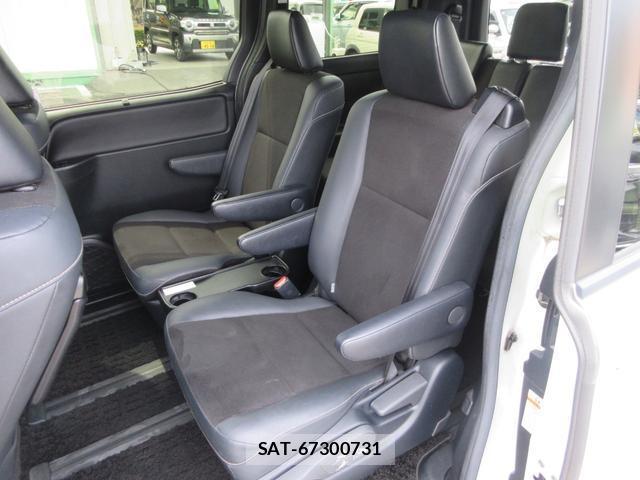 Toyota NOAH 2021-01 8221738-13