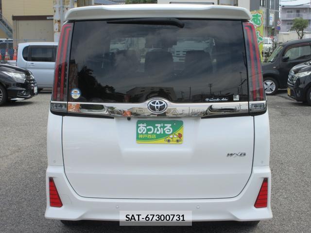 Toyota NOAH 2021-01 8221738-2