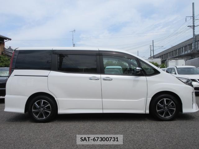 Toyota NOAH 2021-01 8221738-3