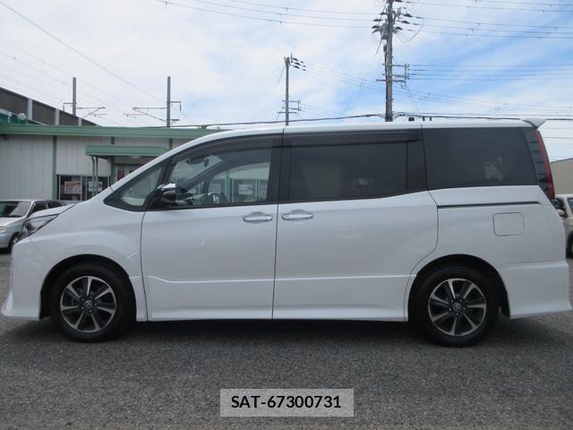 Toyota NOAH 2021-01 8221738-4