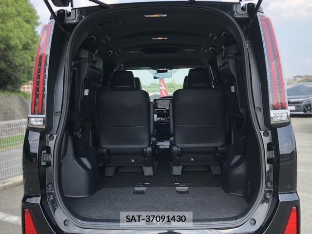Toyota NOAH 2019-03 8221831-10