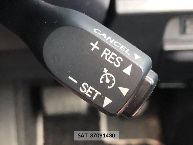 Toyota NOAH 2019-03 8221831-11