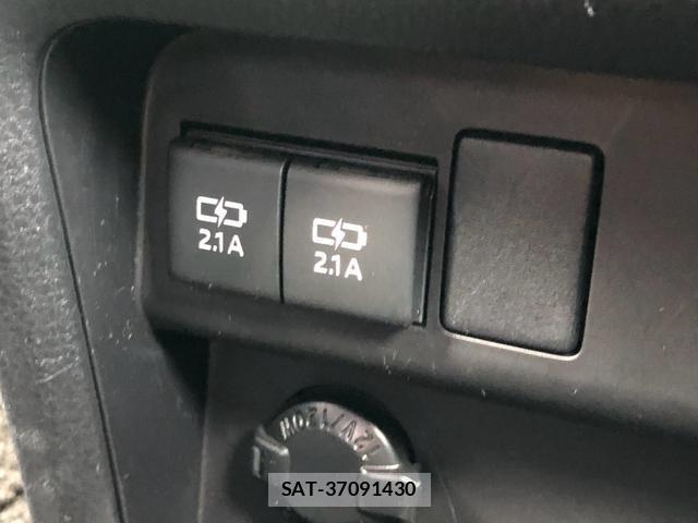 Toyota NOAH 2019-03 8221831-16