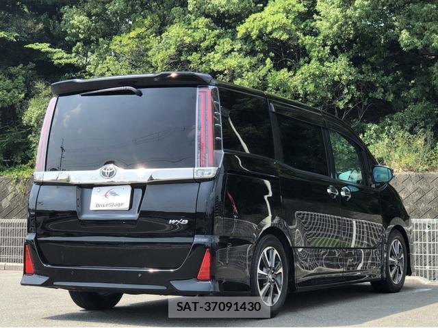 Toyota NOAH 2019-03 8221831-3