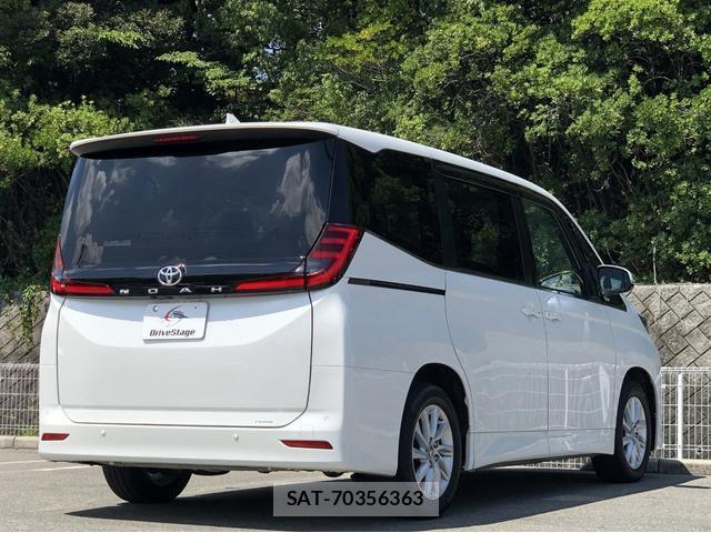Toyota NOAH 2023-03 8221834-2