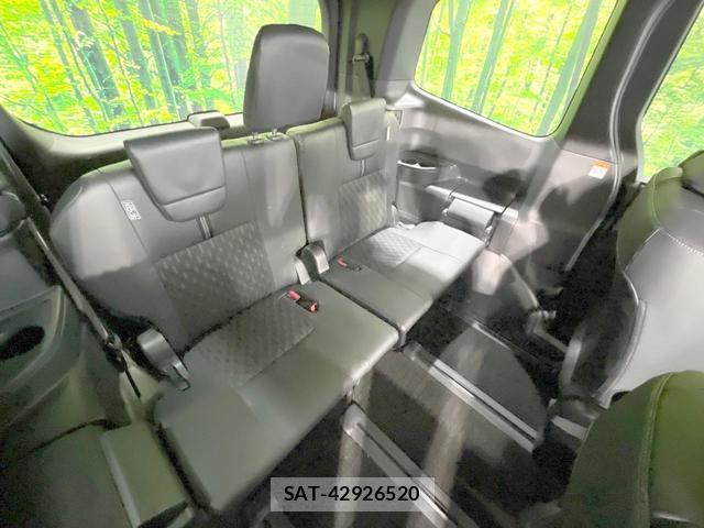 Toyota NOAH 2024-07 8221860-5