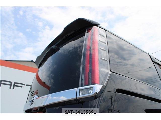 Toyota NOAH 2017-08 8221997-10