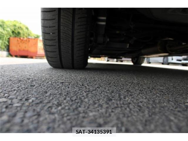 Toyota NOAH 2017-08 8221997-17