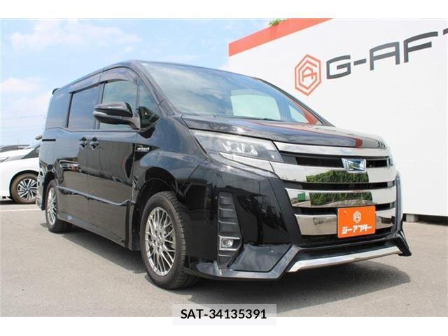 Toyota NOAH 2017-08 8221997-4