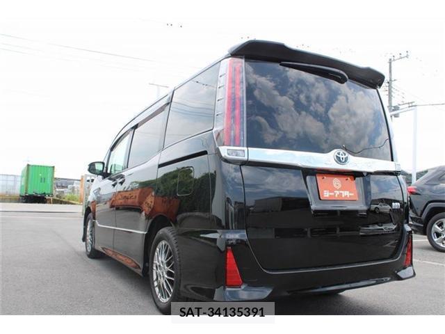 Toyota NOAH 2017-08 8221997-6