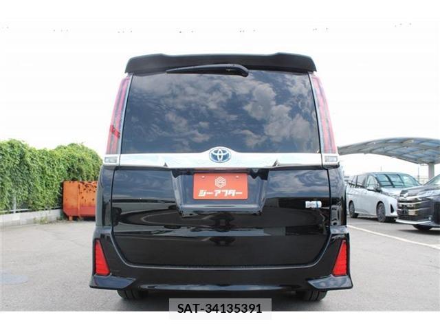 Toyota NOAH 2017-08 8221997-7