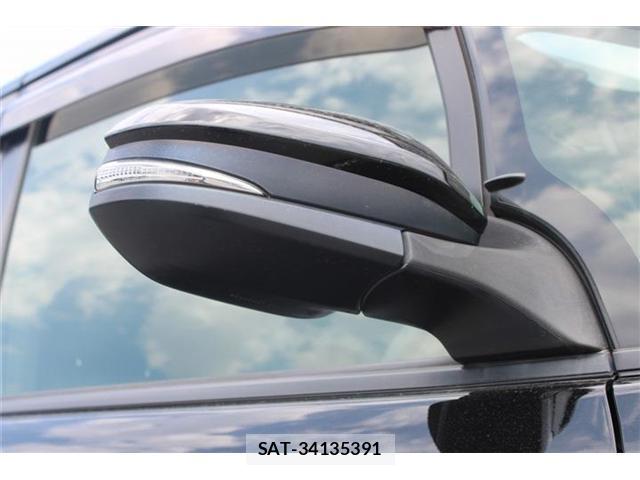 Toyota NOAH 2017-08 8221997-8