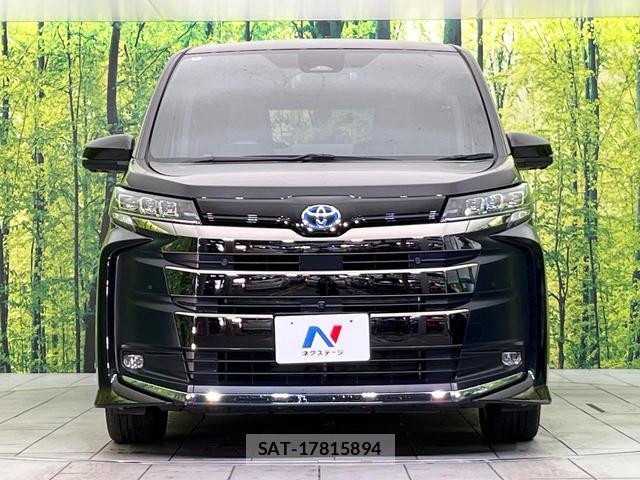 Toyota NOAH 2024-08 8222112-13