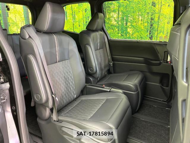 Toyota NOAH 2024-08 8222112-7
