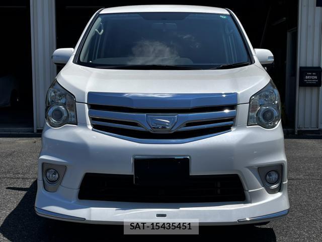 Toyota NOAH 2011-10 8222156-1