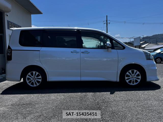 Toyota NOAH 2011-10 8222156-3