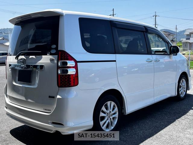 Toyota NOAH 2011-10 8222156-4