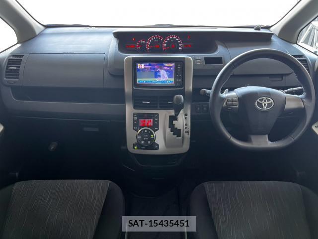 Toyota NOAH 2011-10 8222156-8